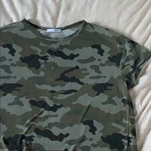 3/20💲Zara cropped camo T-shirt